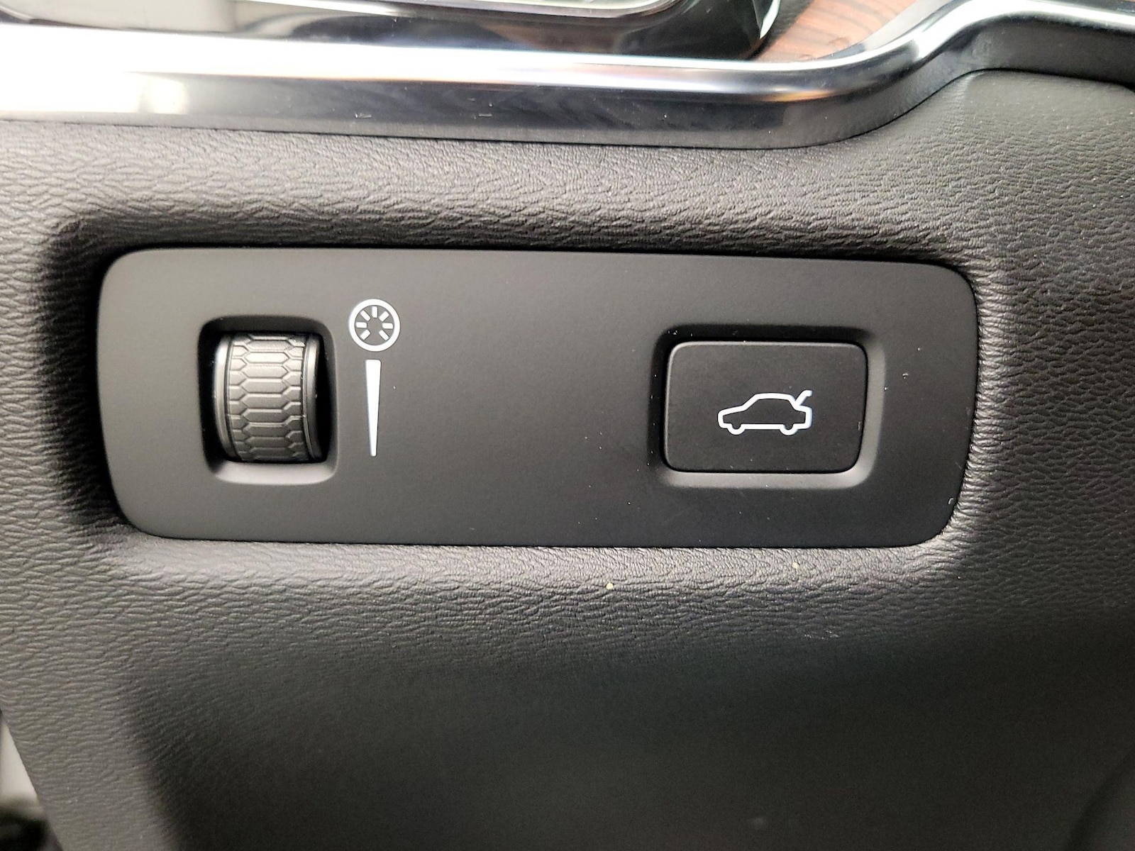 2022 Volvo S60 Momentum - Photo 14