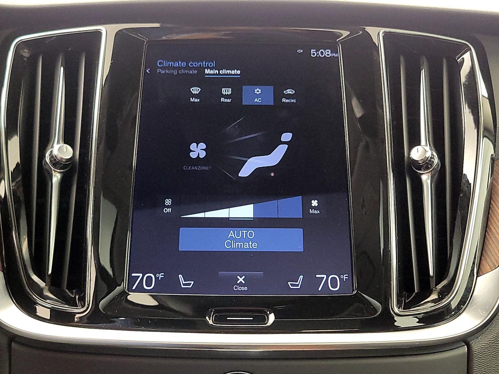 2022 Volvo S60 Momentum - Photo 18