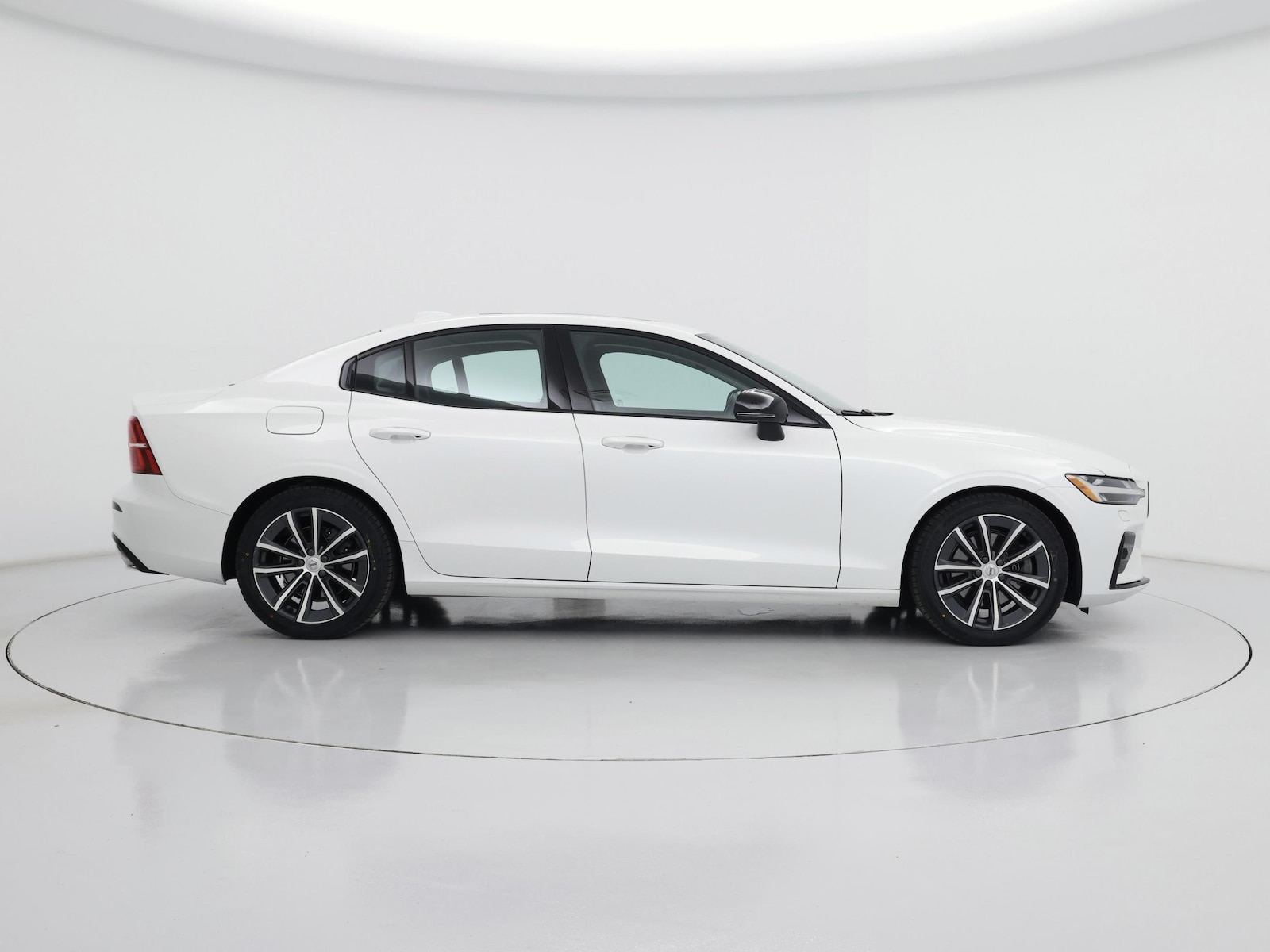 2022 Volvo S60 Momentum - Photo 8