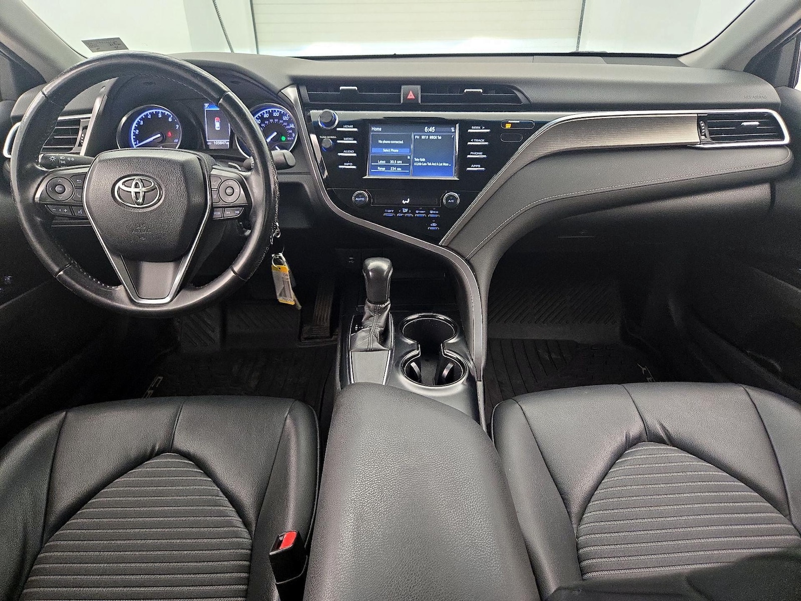 2018 Toyota Camry SE - Photo 10