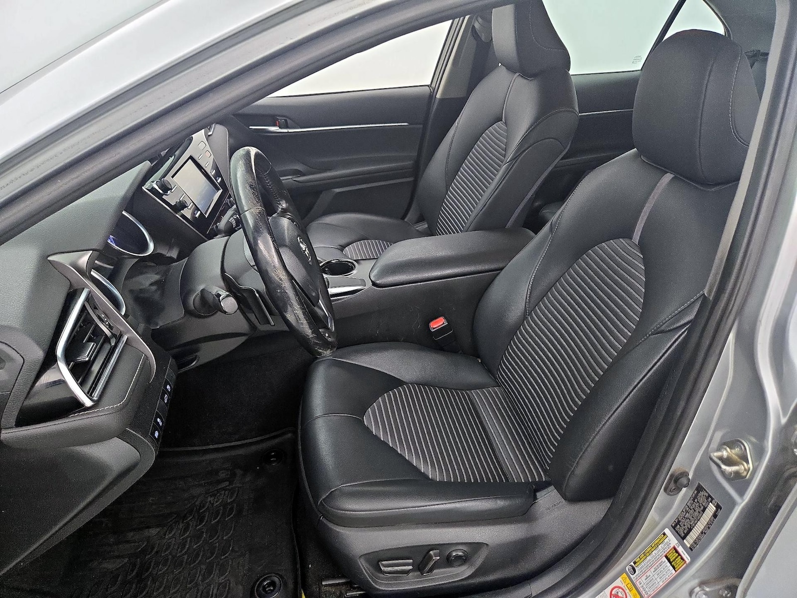 2018 Toyota Camry SE - Photo 12