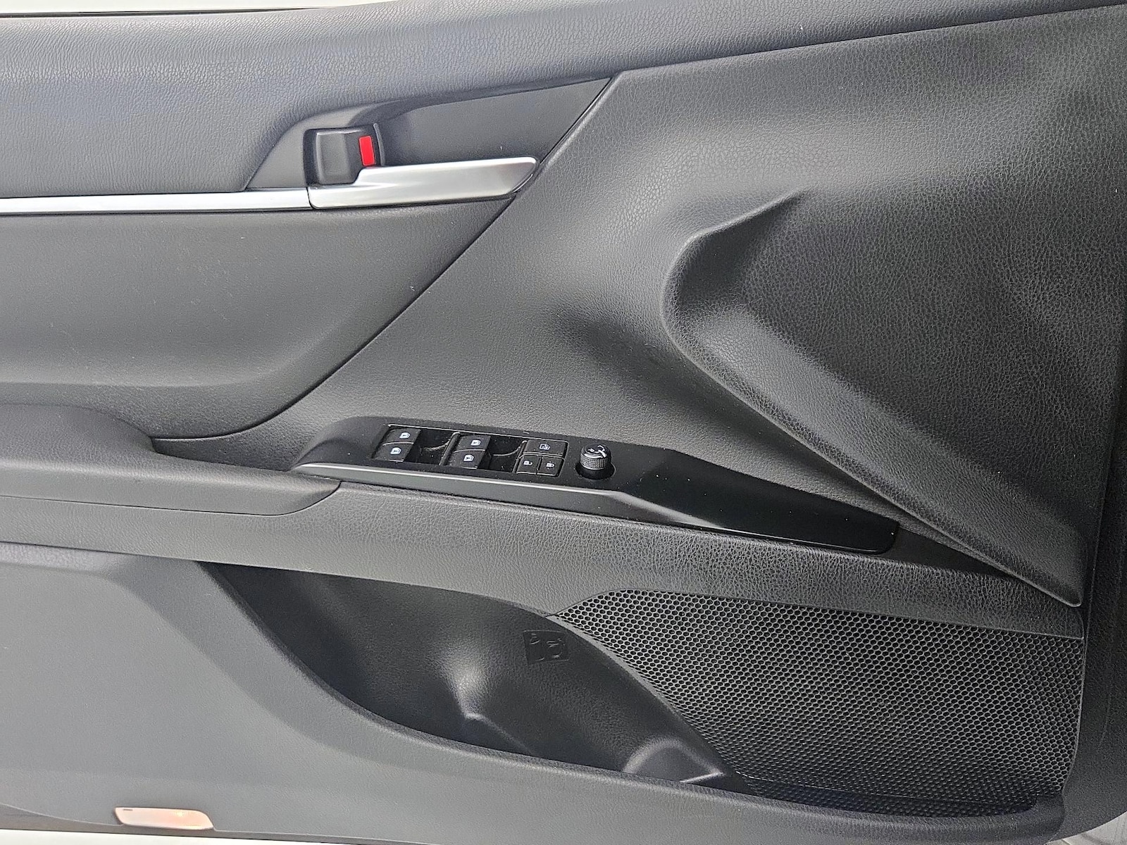 2018 Toyota Camry SE - Photo 13
