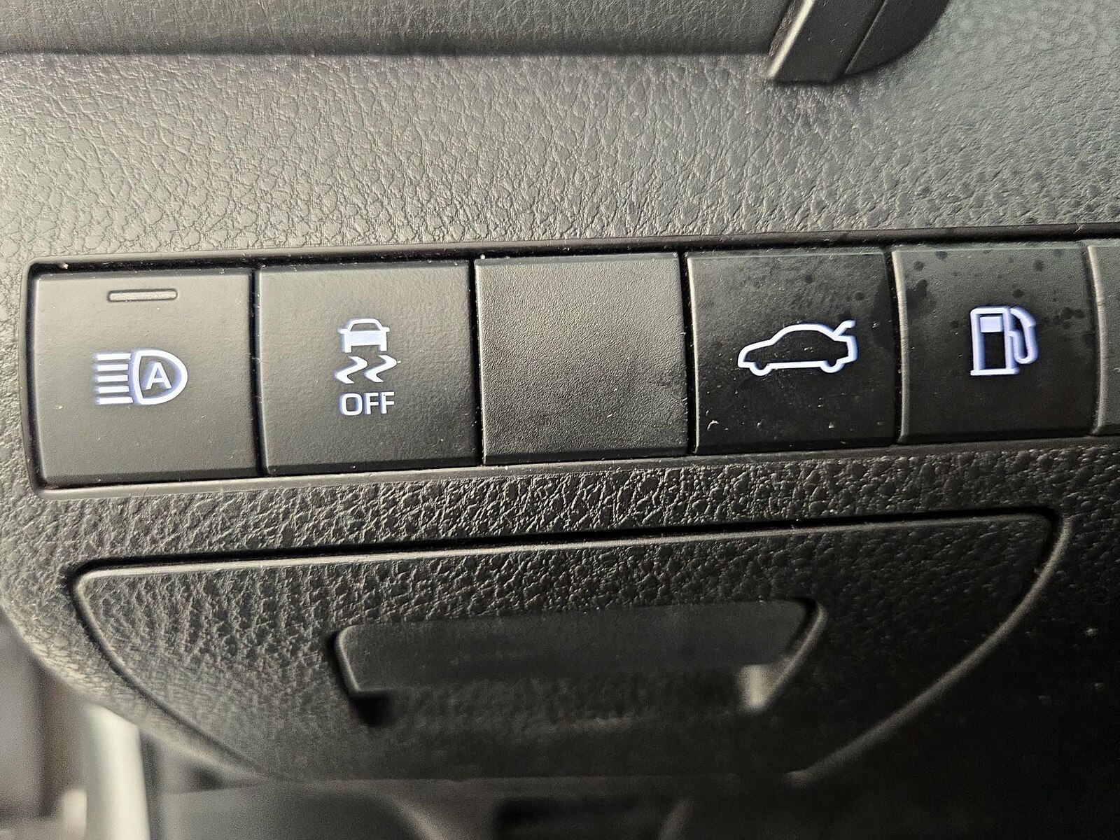 2018 Toyota Camry SE - Photo 14