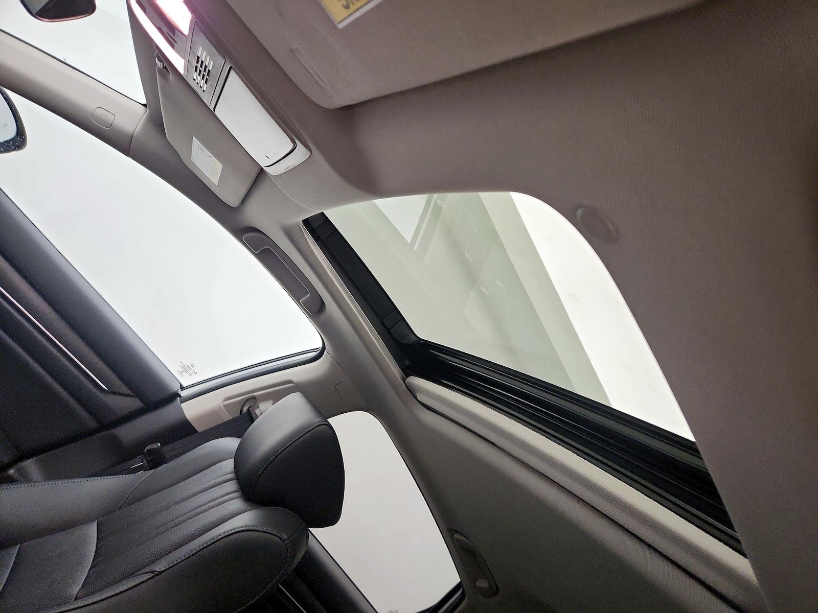 Sunroof(s) & Overhead Airbags