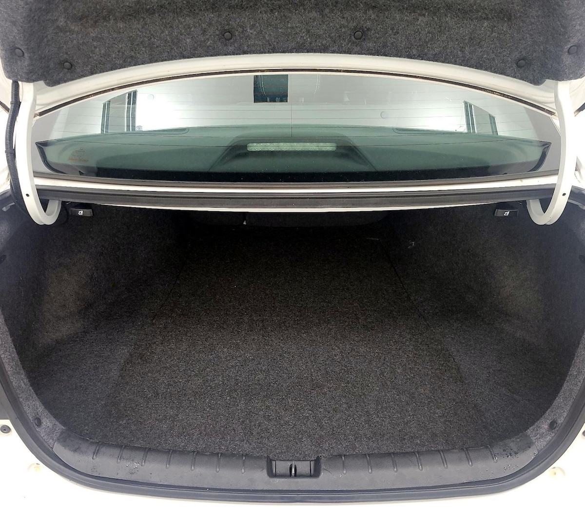Trunk/Cargo (Seats Up)