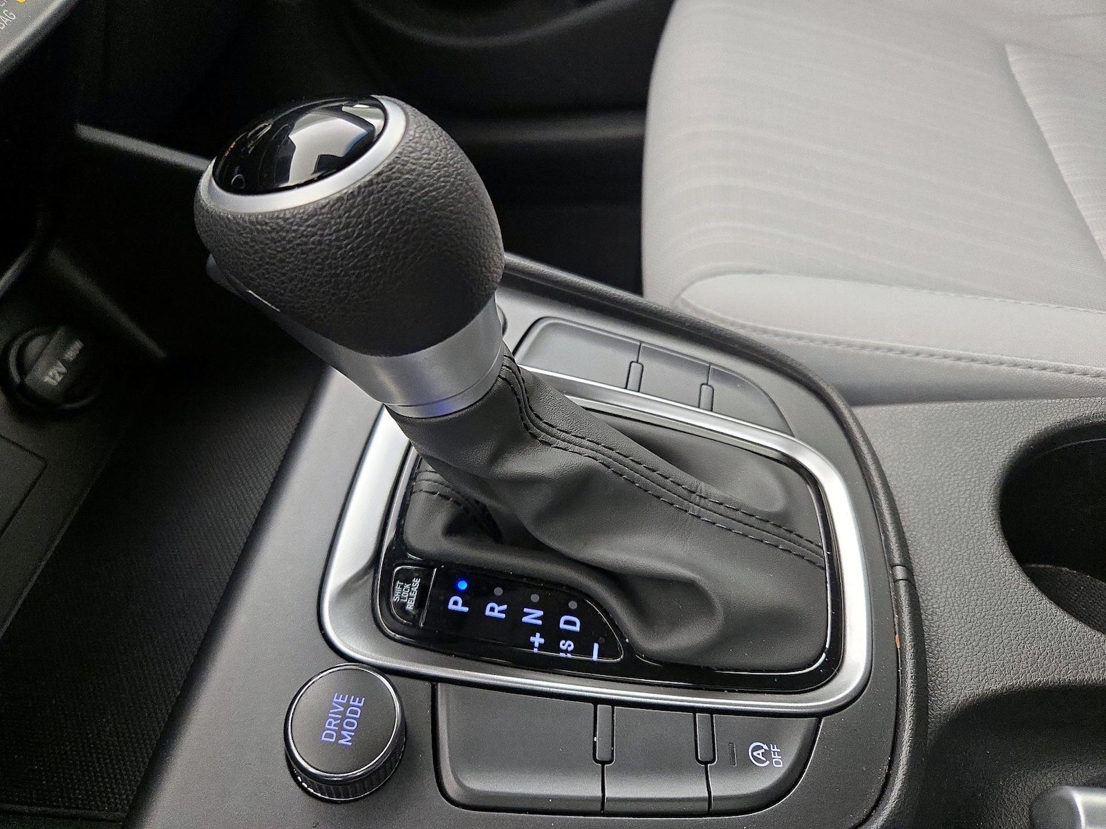 2023 Hyundai Kona SEL - Photo 18