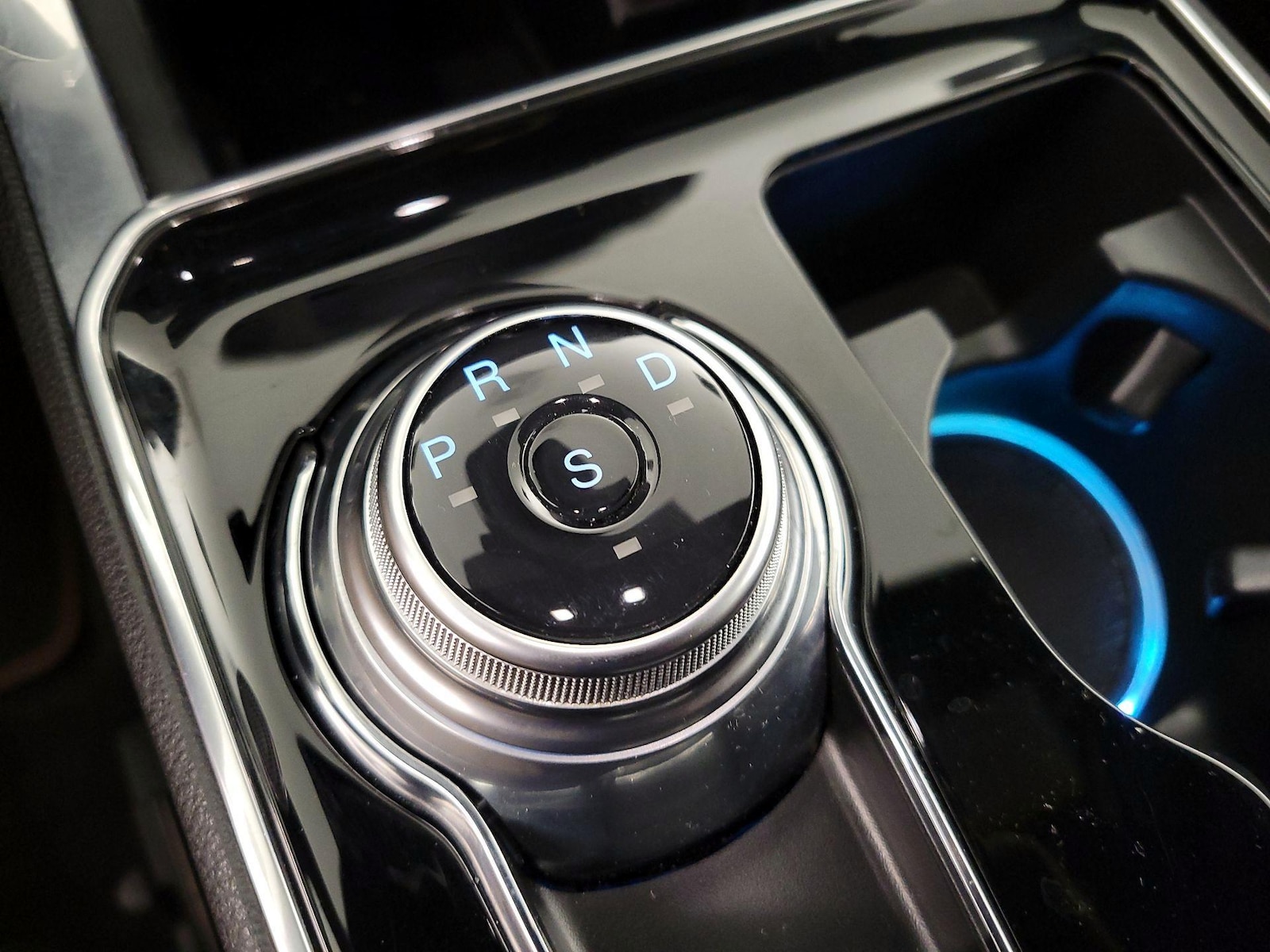 2020 Ford Edge Titanium - Photo 18