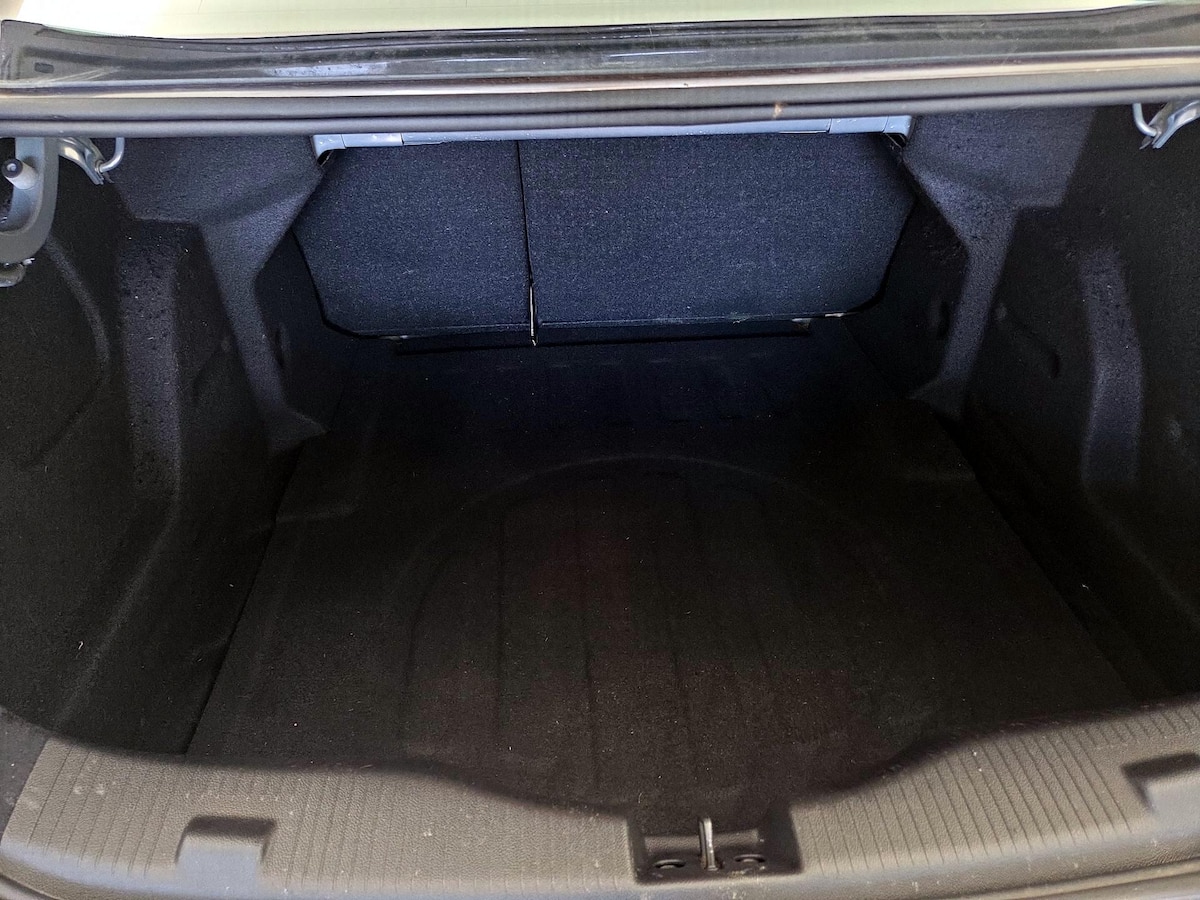Trunk/Cargo (Seats Up)