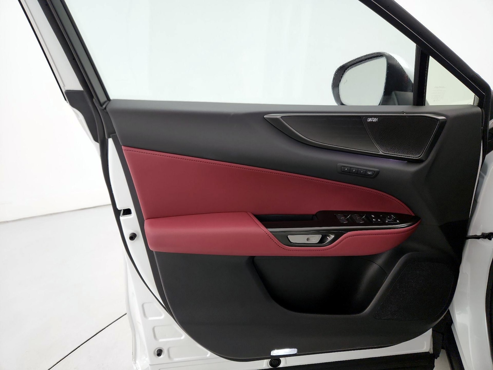 2025 Lexus NX 350 - Photo 13