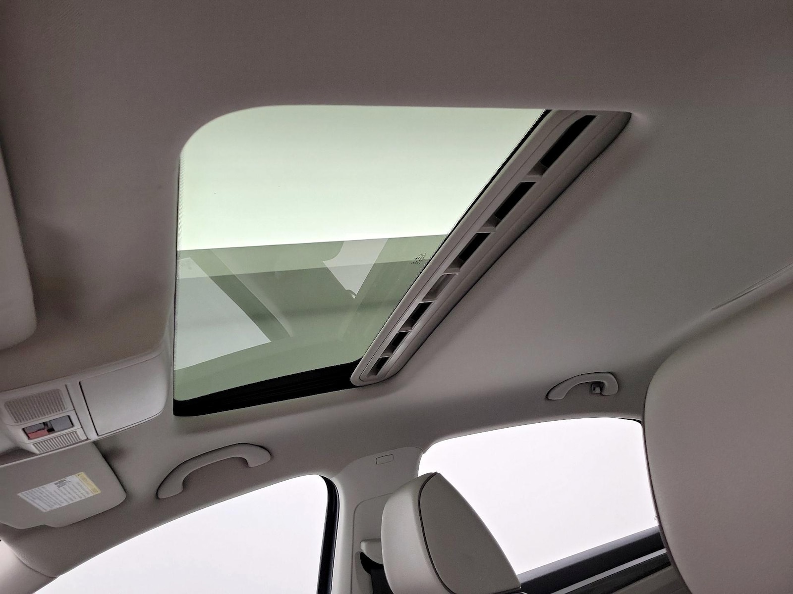 Sunroof(s) & Overhead Airbags