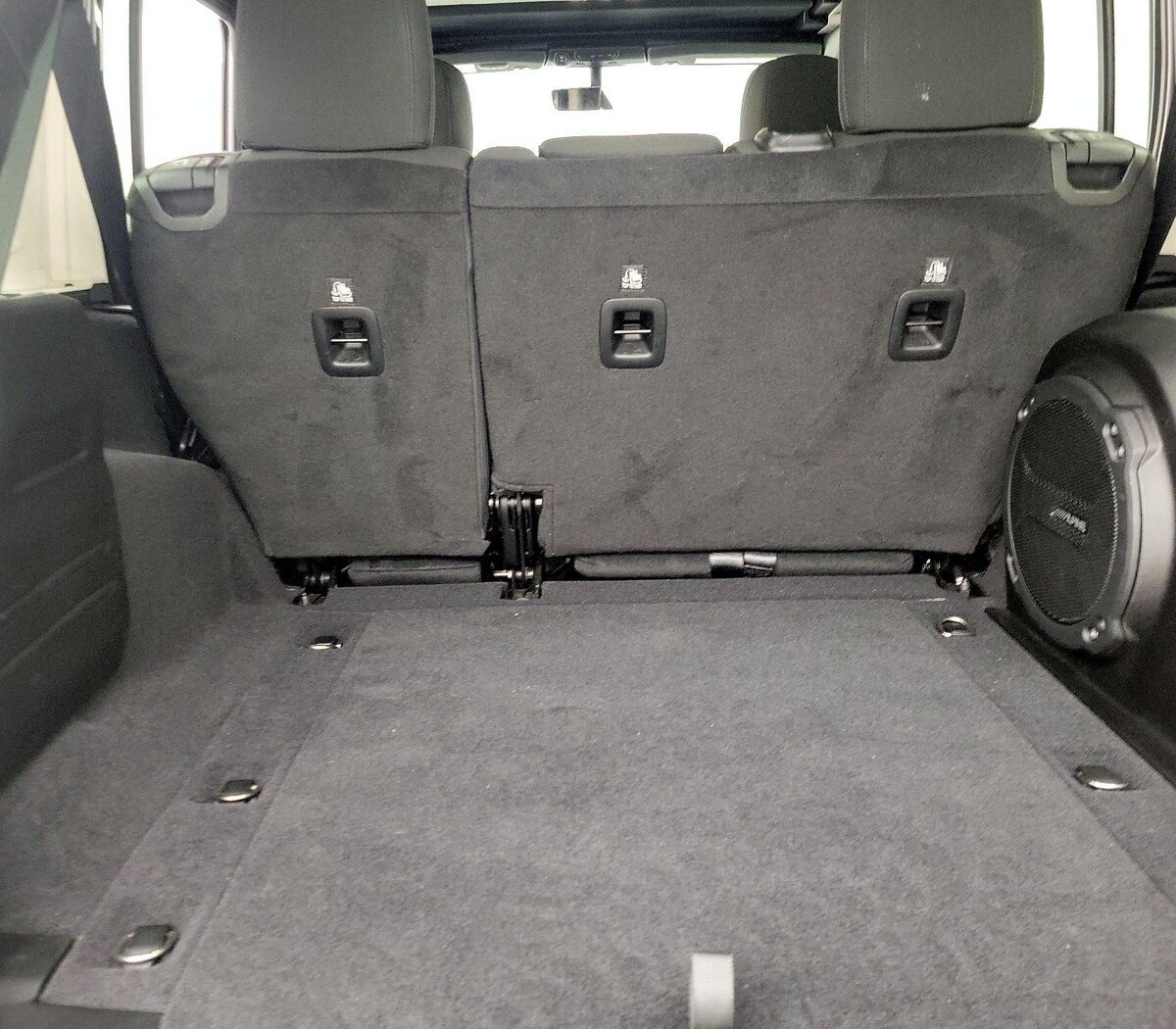 Trunk/Cargo (Seats Up)