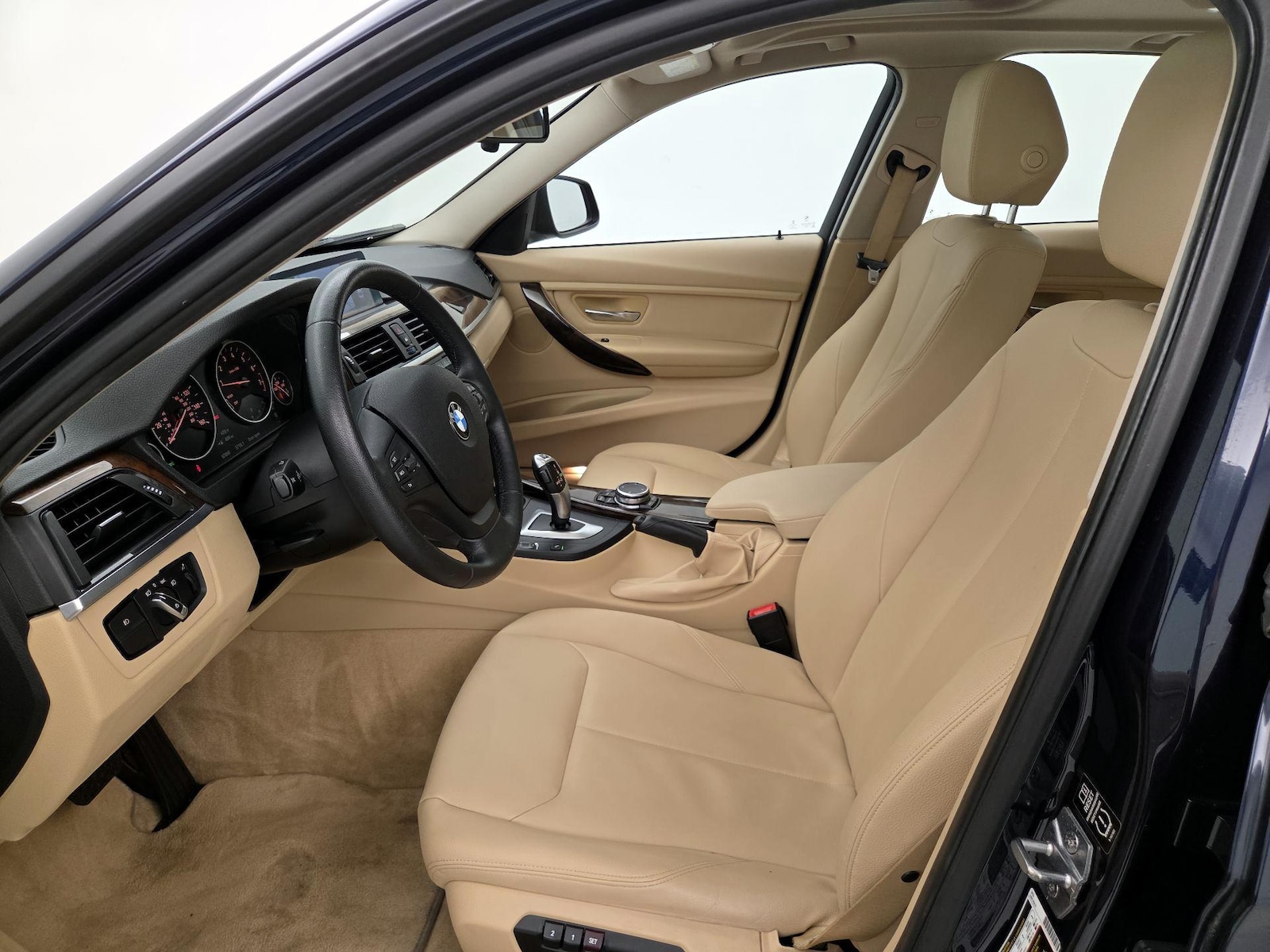 Side Airbags & Leatherette Seats