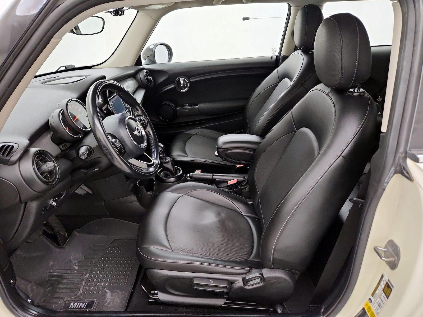 Side Airbags & Leatherette Seats