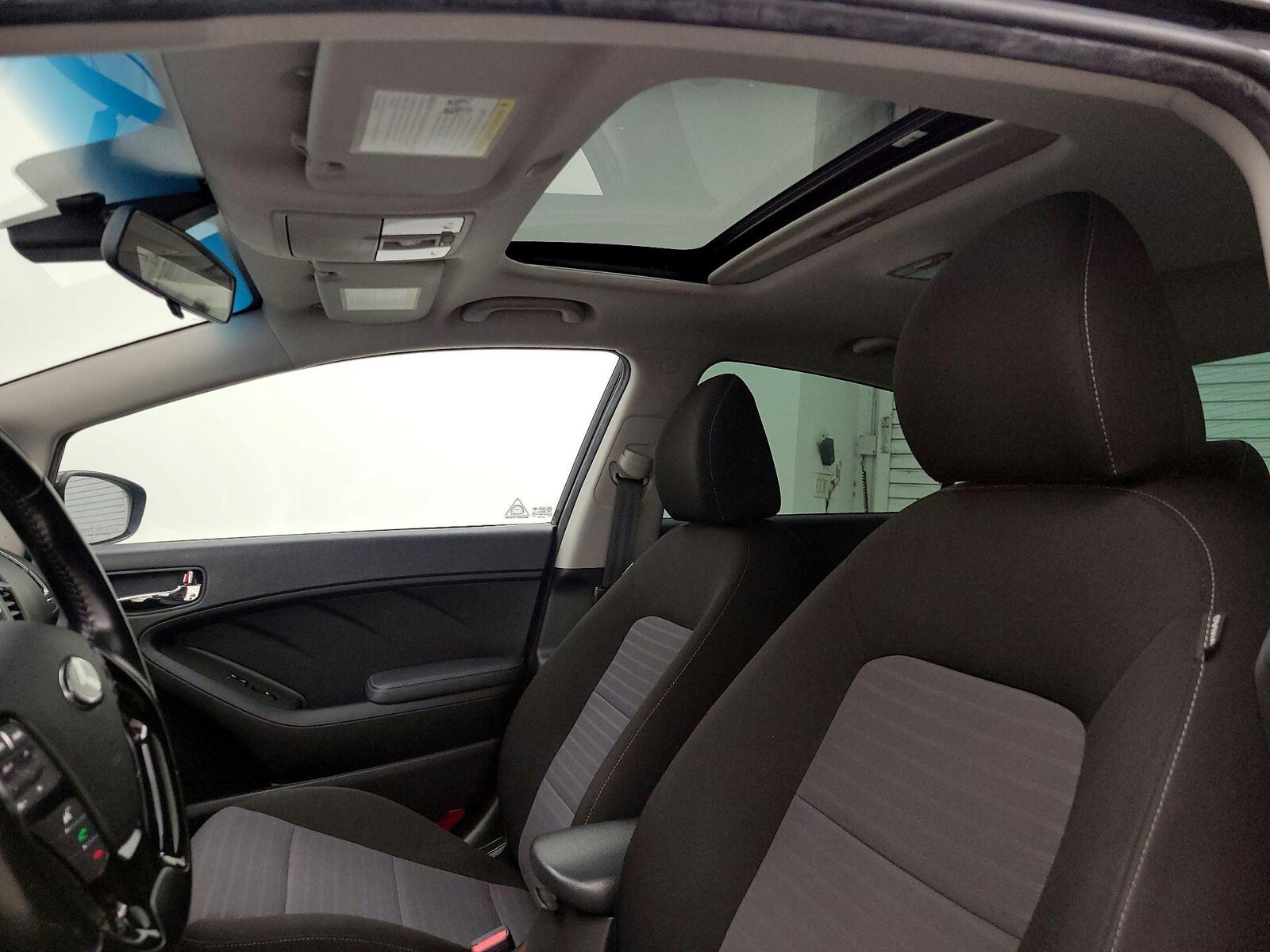 Sunroof(s) & Overhead Airbags