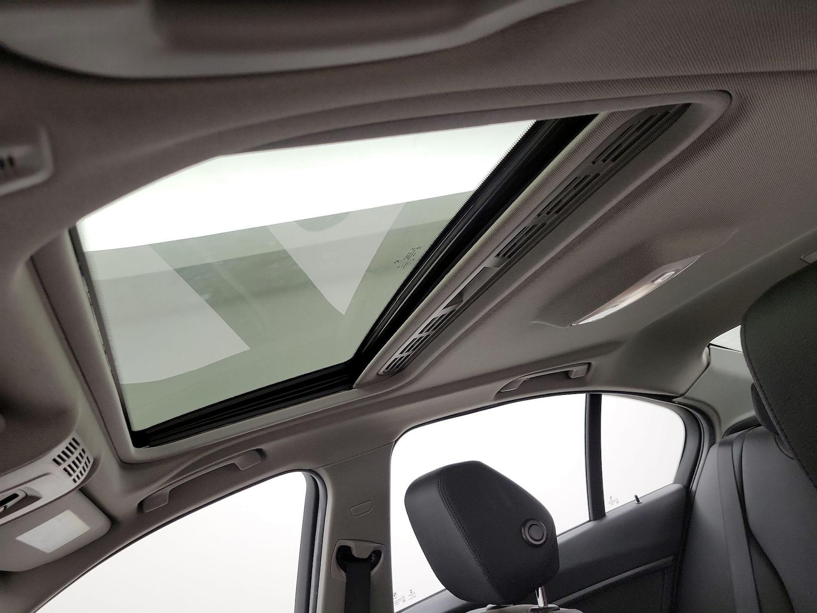 Sunroof(s) & Overhead Airbags