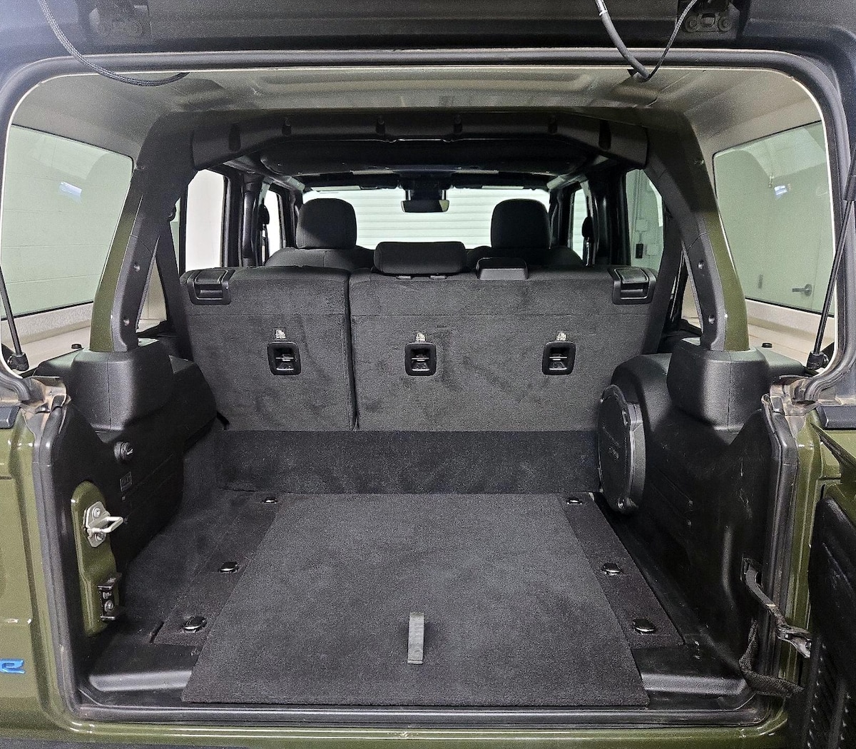 Trunk/Cargo (Seats Up)