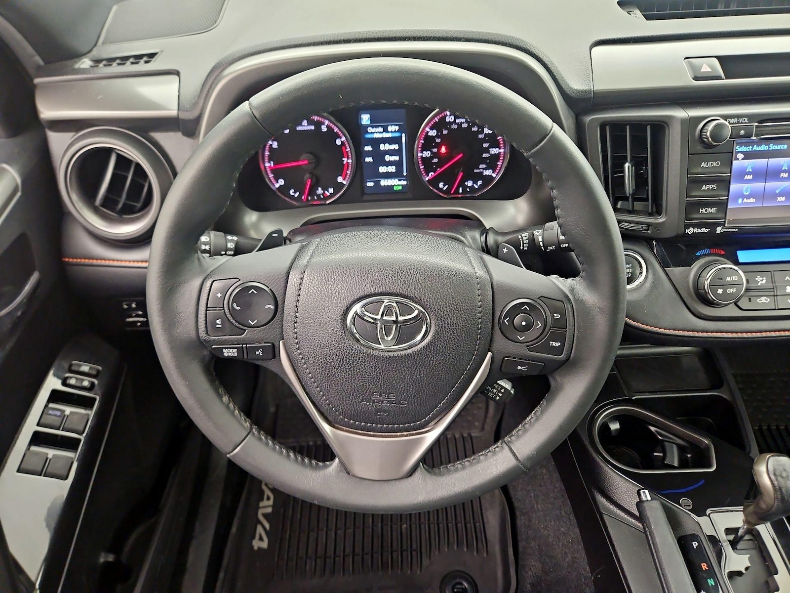 2018 Toyota RAV4 SE - Photo 11