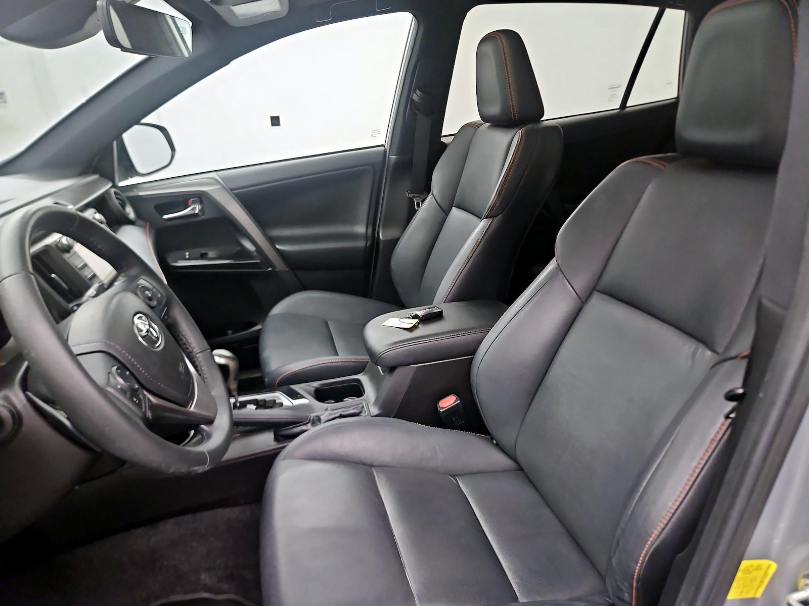2018 Toyota RAV4 SE - Photo 12