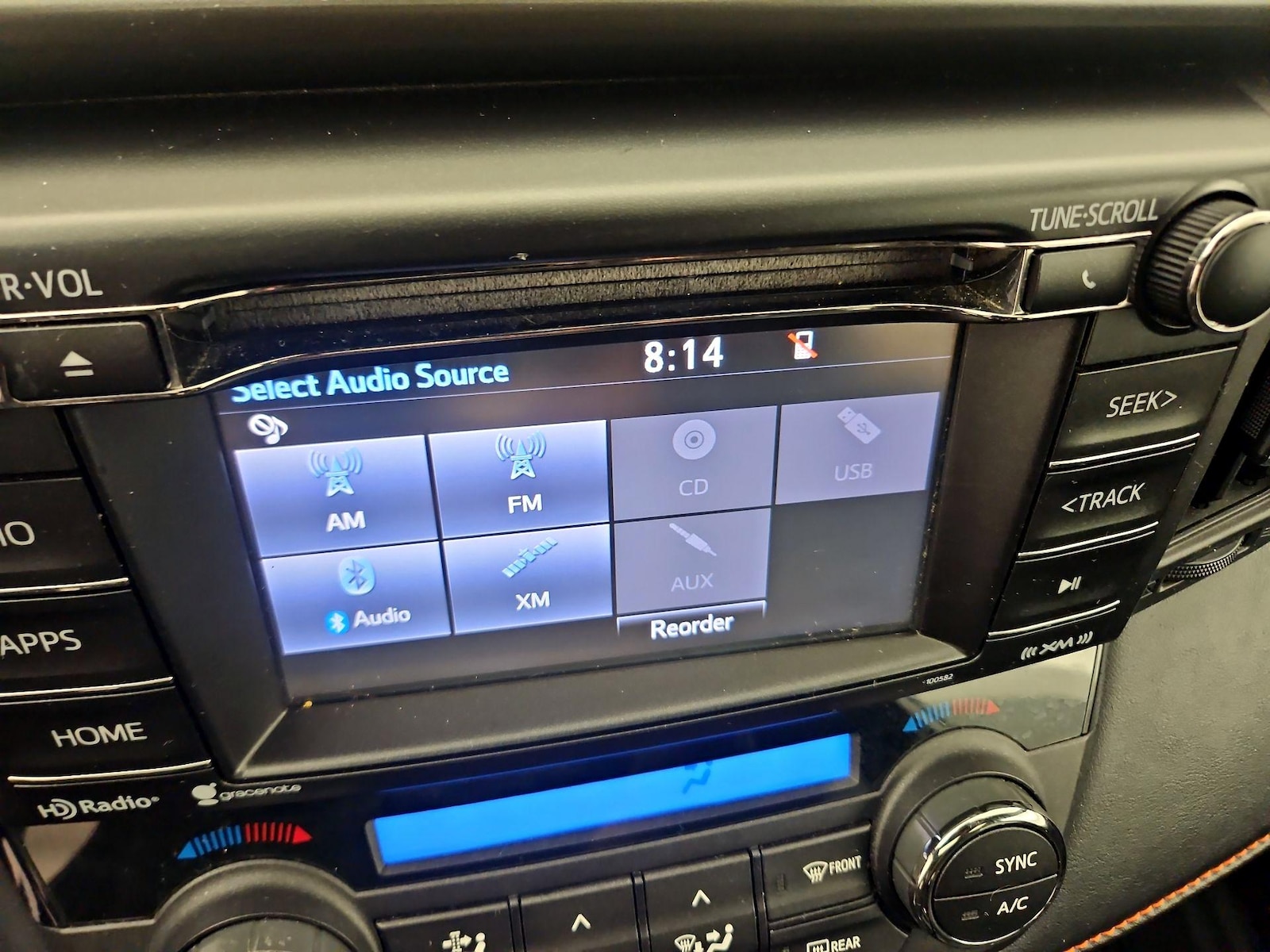2018 Toyota RAV4 SE - Photo 16