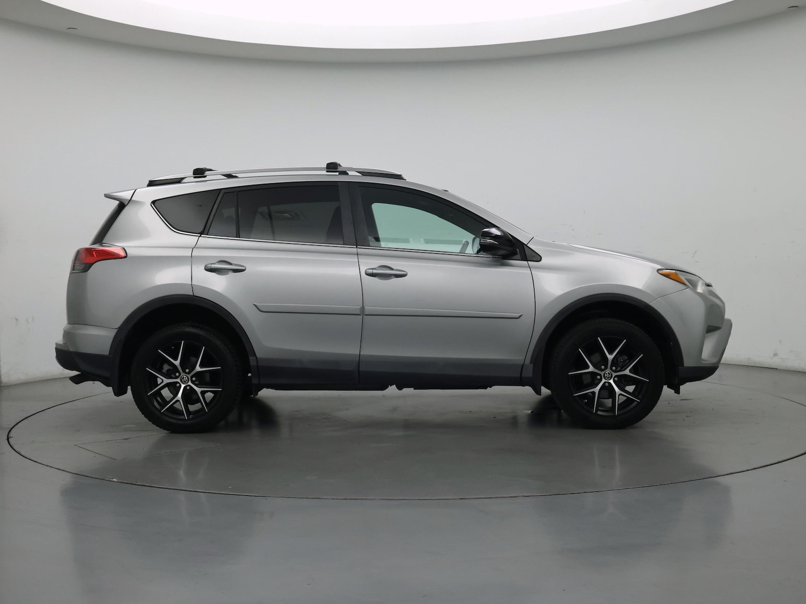 2018 Toyota RAV4 SE - Photo 8