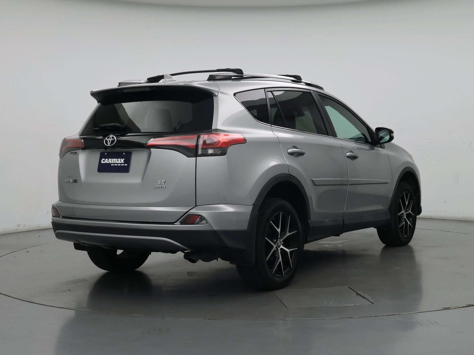 2018 Toyota RAV4 SE - Photo 9