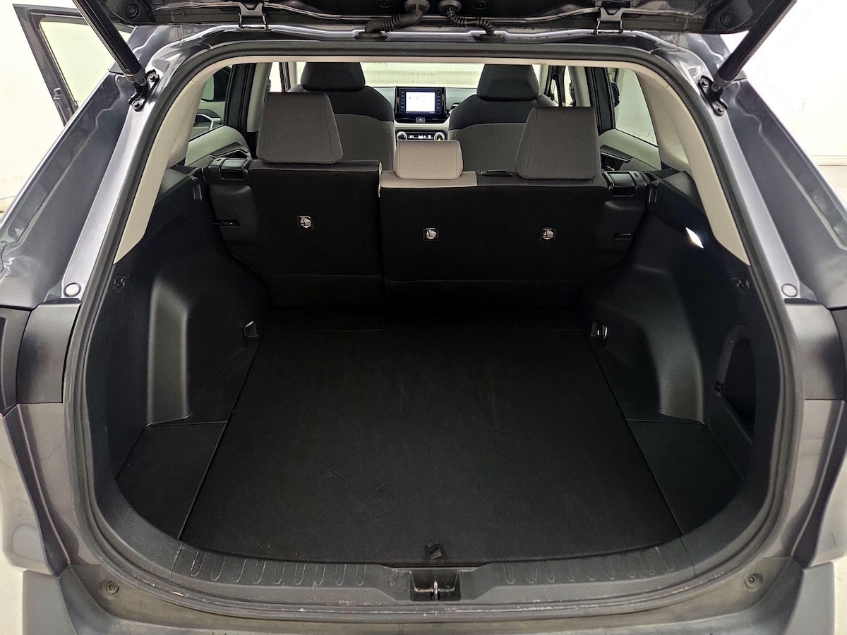 Trunk/Cargo (Seats Up)