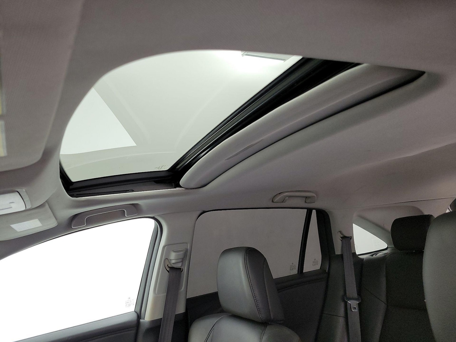 Sunroof(s) & Overhead Airbags