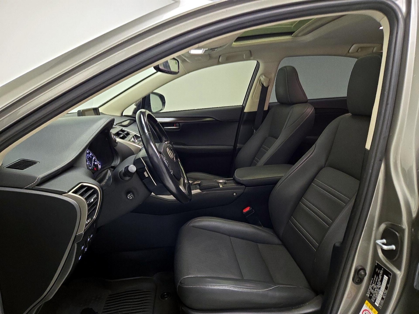 2020 Lexus NX 300 - Photo 12