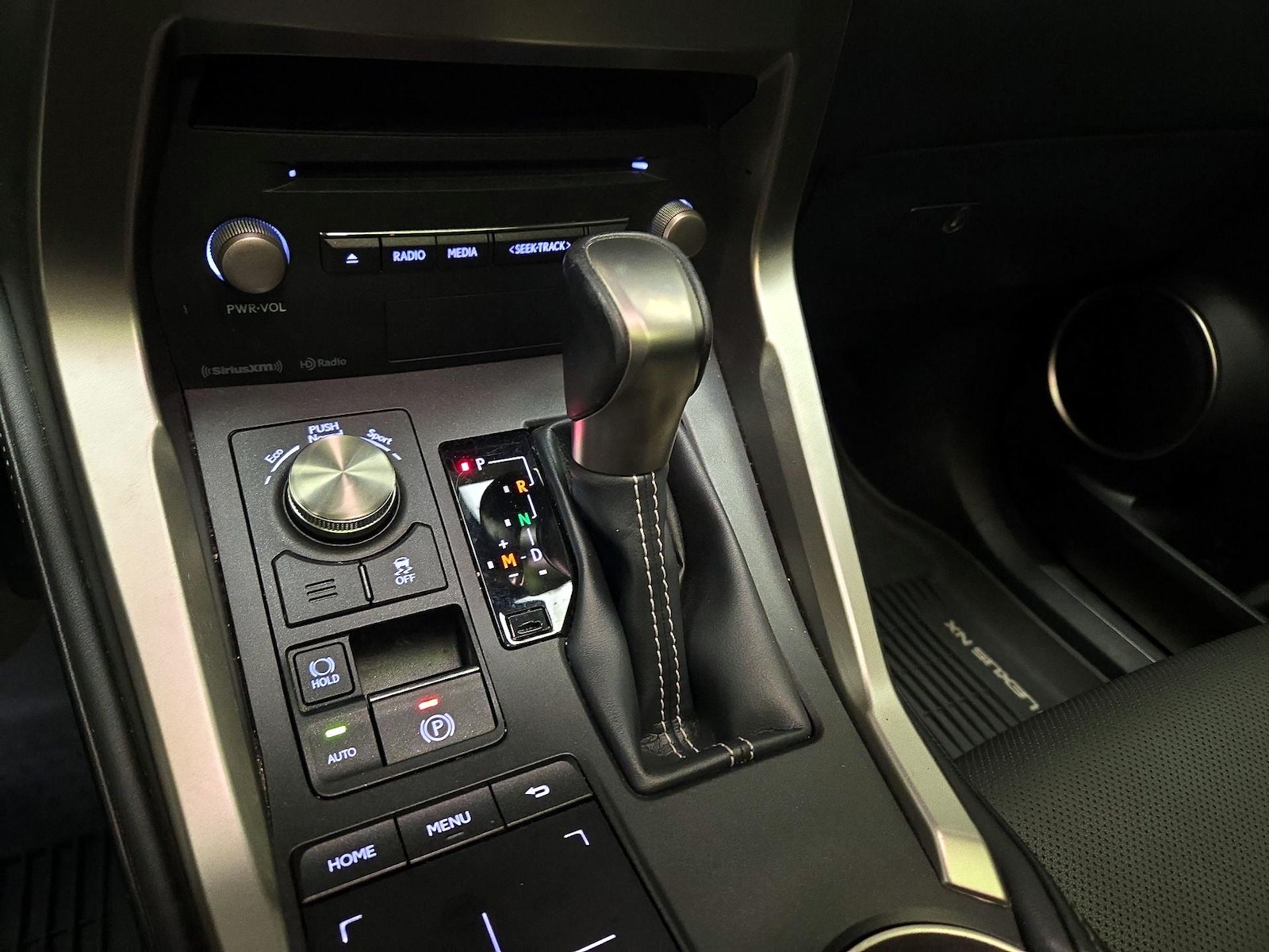 2020 Lexus NX 300 - Photo 18