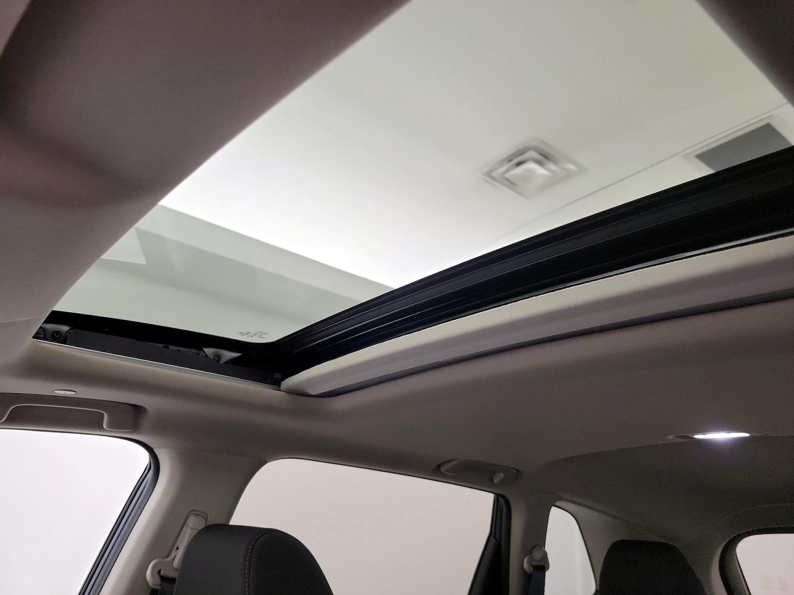 Sunroof(s) & Overhead Airbags