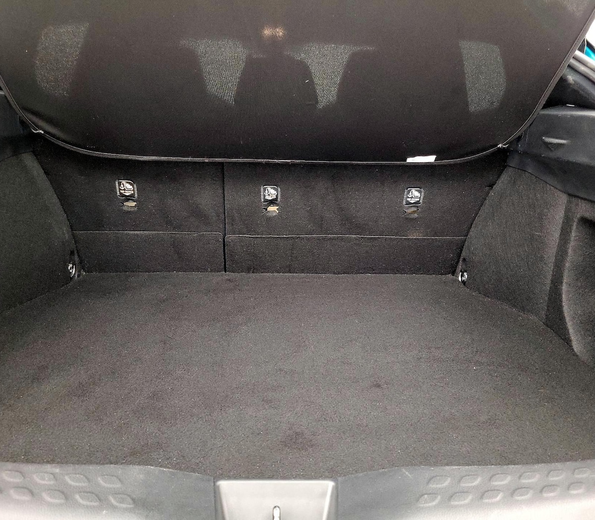 Trunk/Cargo (Seats Up)