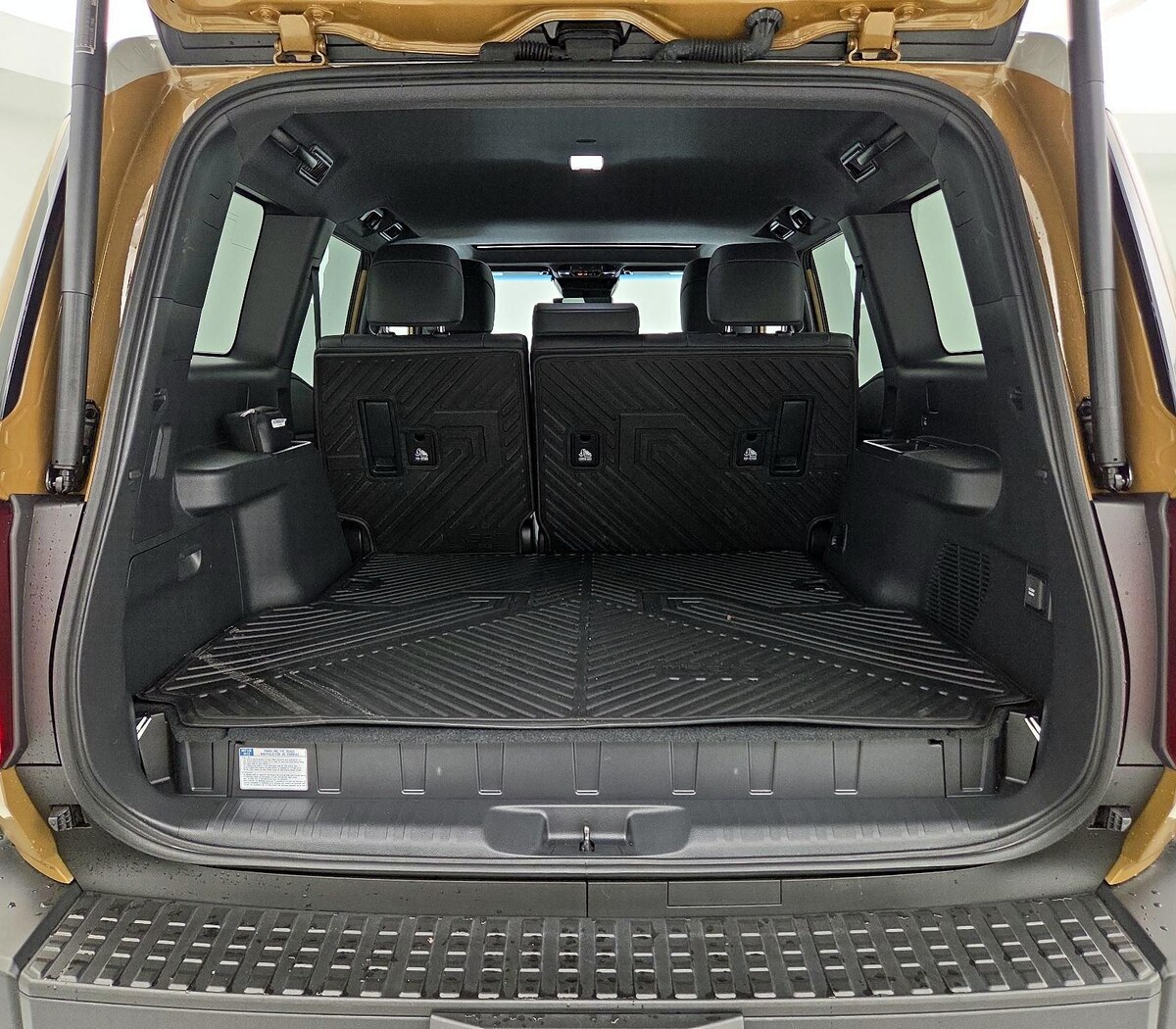Trunk/Cargo (Seats Up)