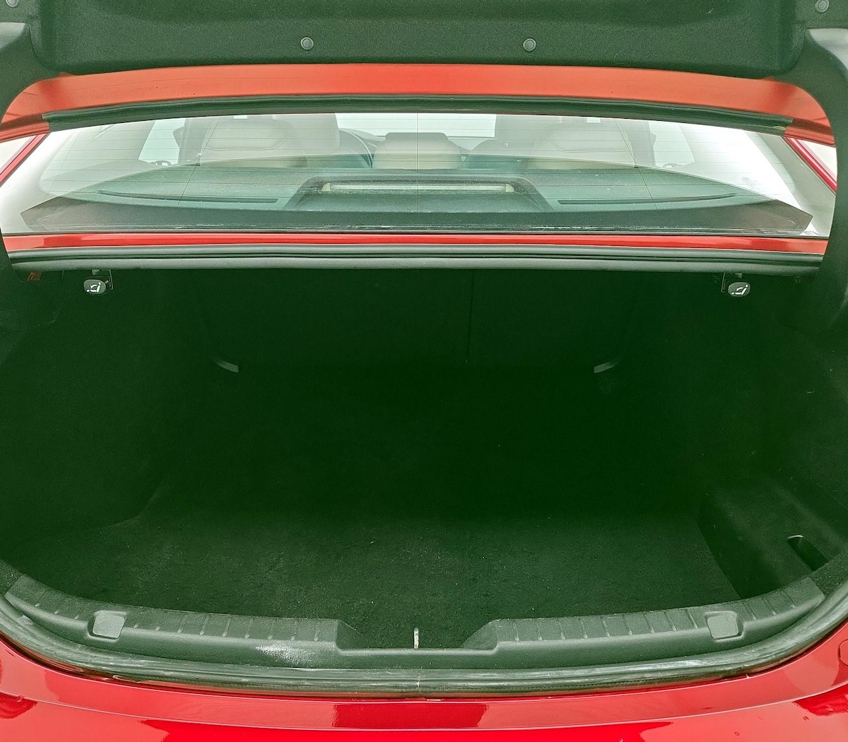 Trunk/Cargo (Seats Up)