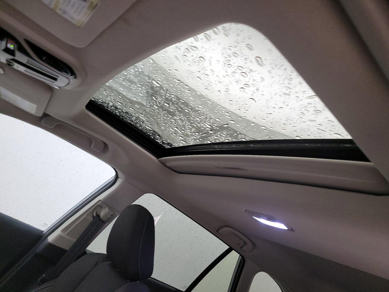 Sunroof(s) & Overhead Airbags