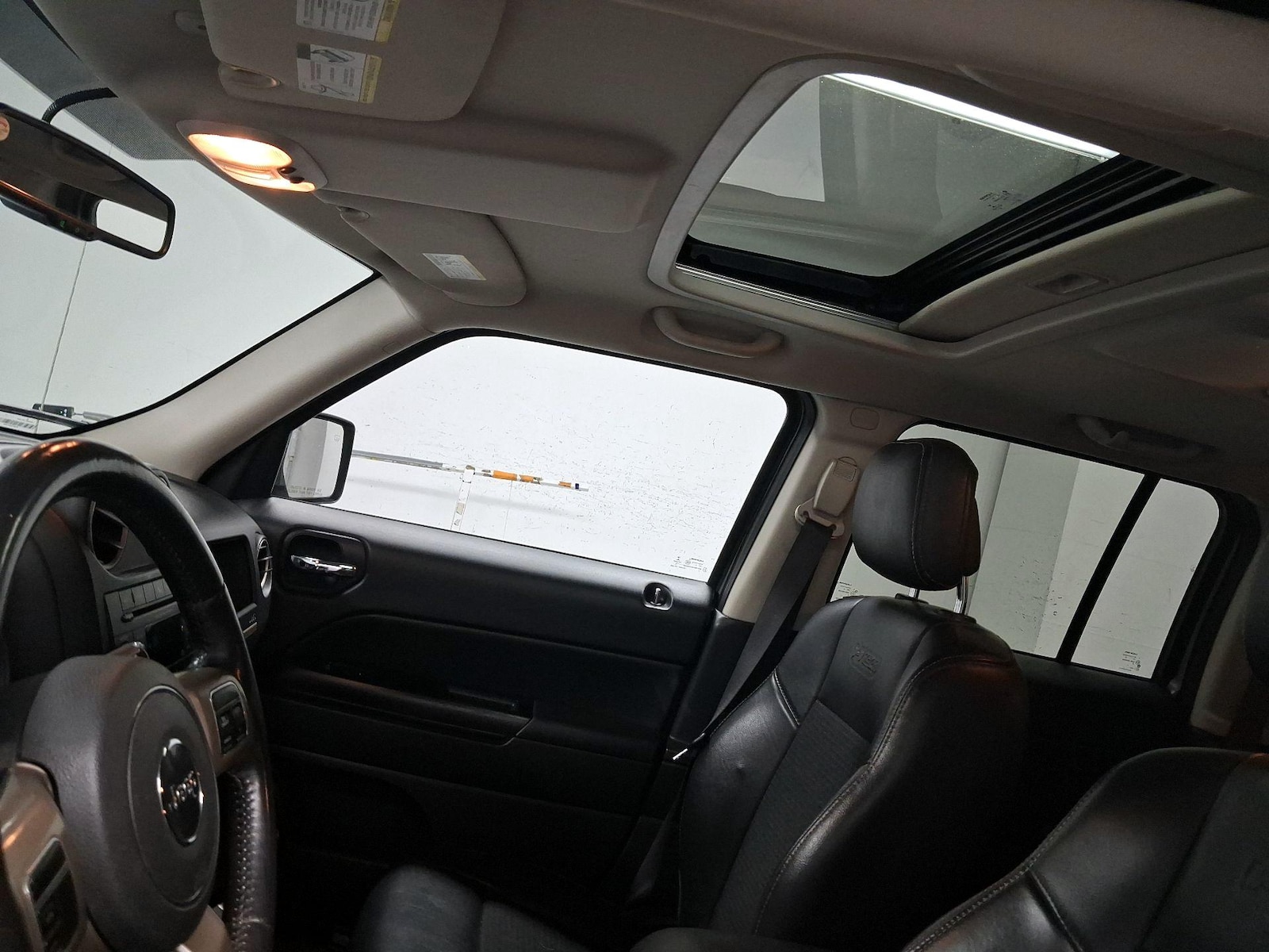 Sunroof(s) & Overhead Airbags