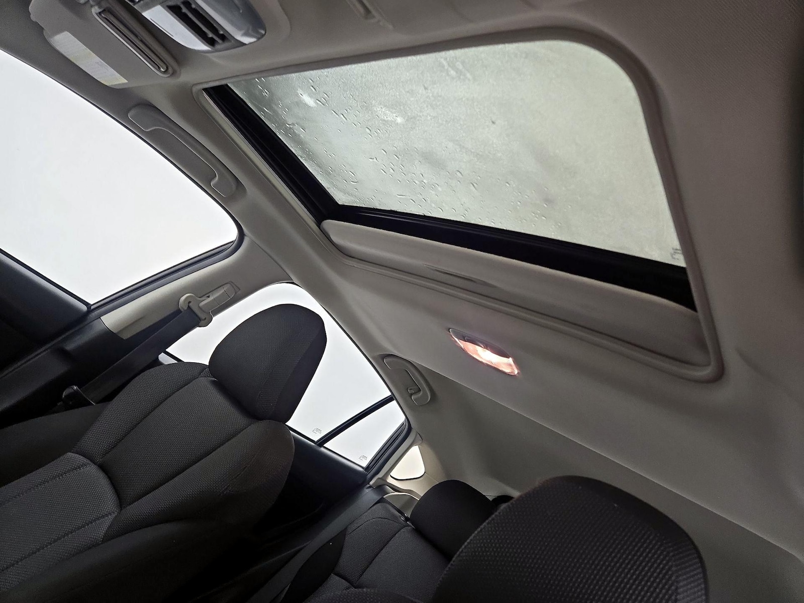 Sunroof(s) & Overhead Airbags