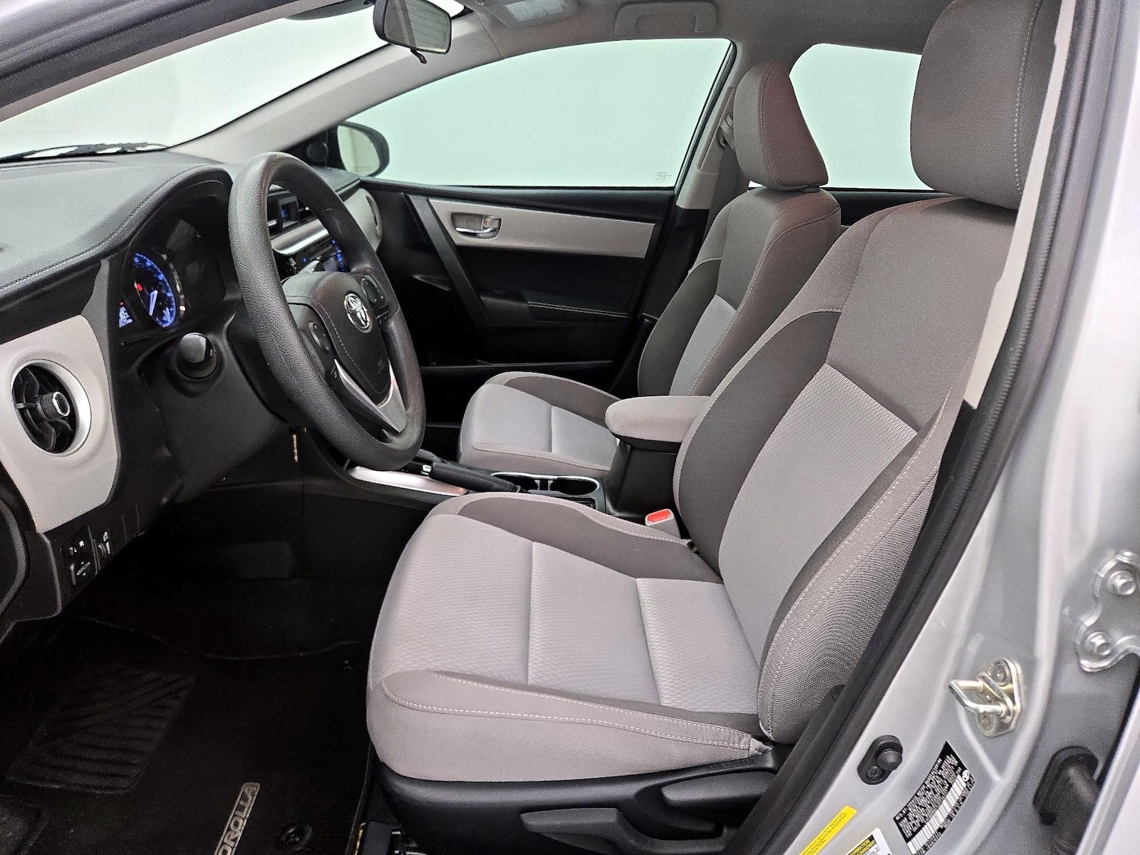 2018 Toyota Corolla LE - Photo 12