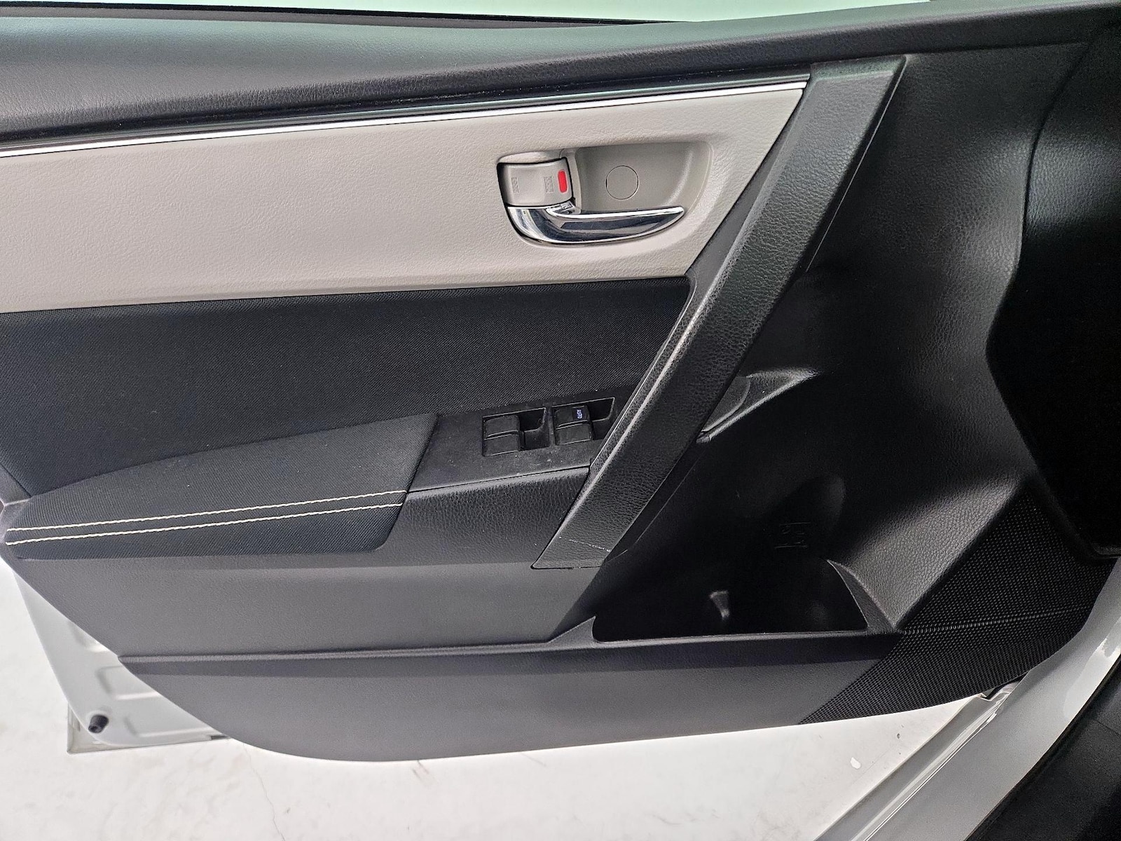 2018 Toyota Corolla LE - Photo 13