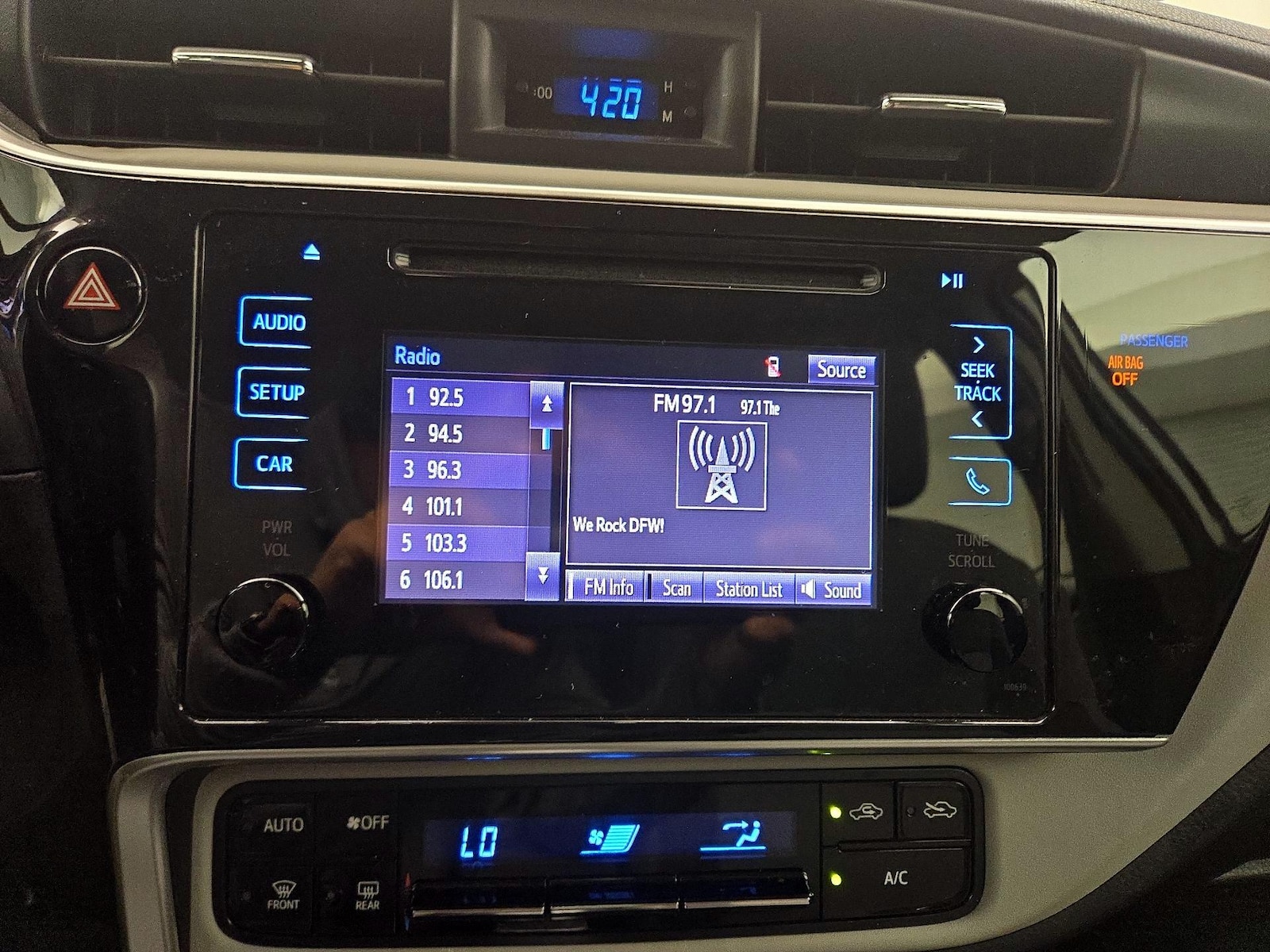 2018 Toyota Corolla LE - Photo 16