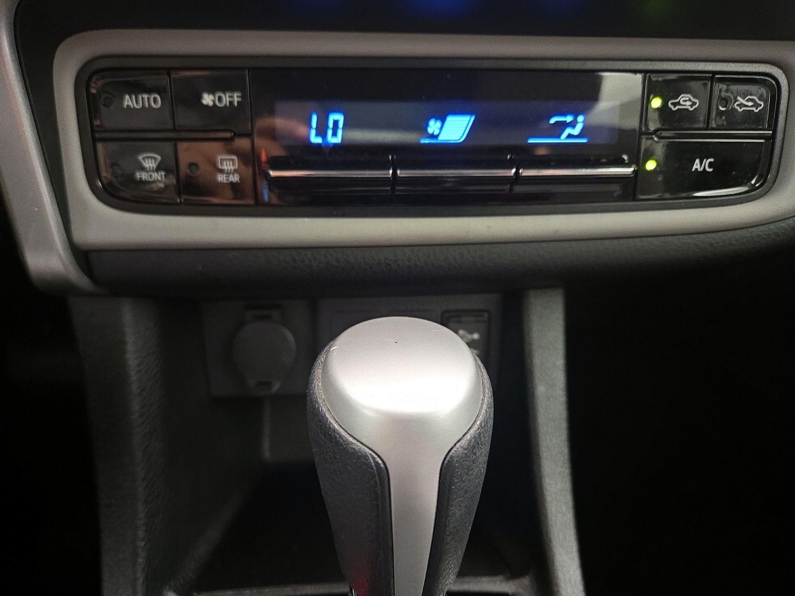 2018 Toyota Corolla LE - Photo 17