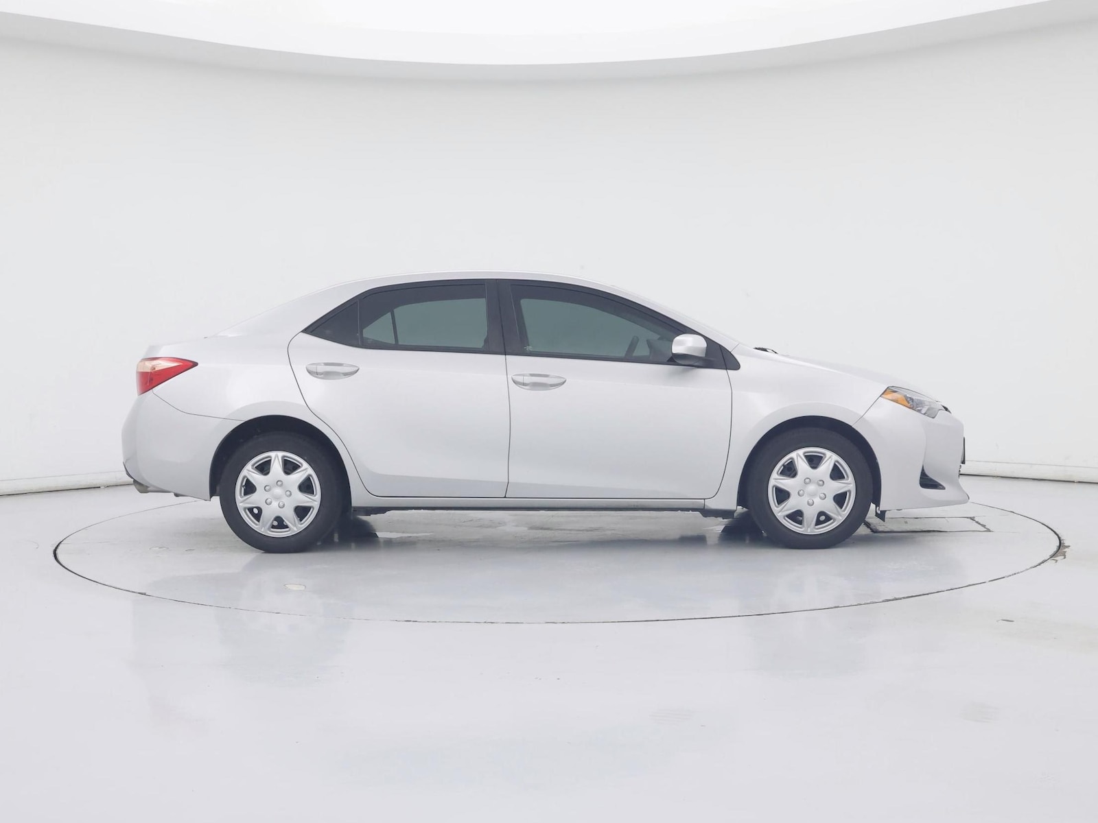 2018 Toyota Corolla LE - Photo 8