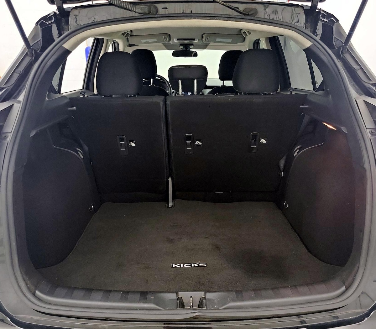 Trunk/Cargo (Seats Up)