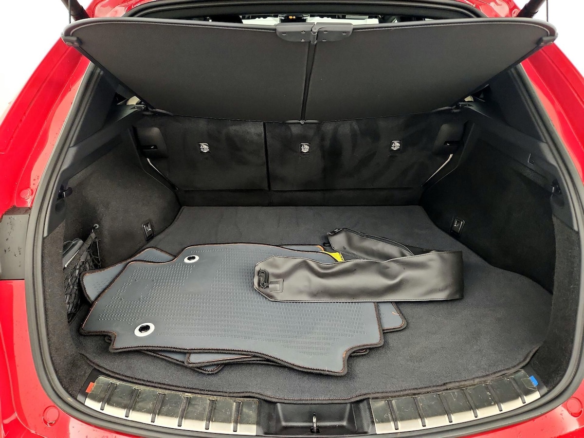 Trunk/Cargo (Seats Up)
