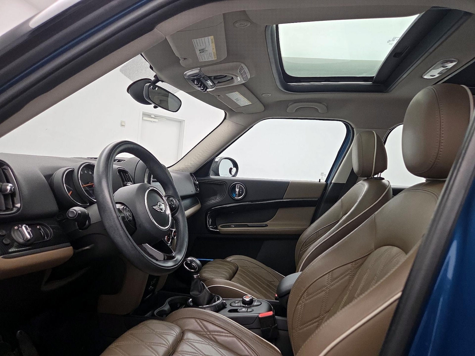 Panoramic Sunroof & Skylight(s)
