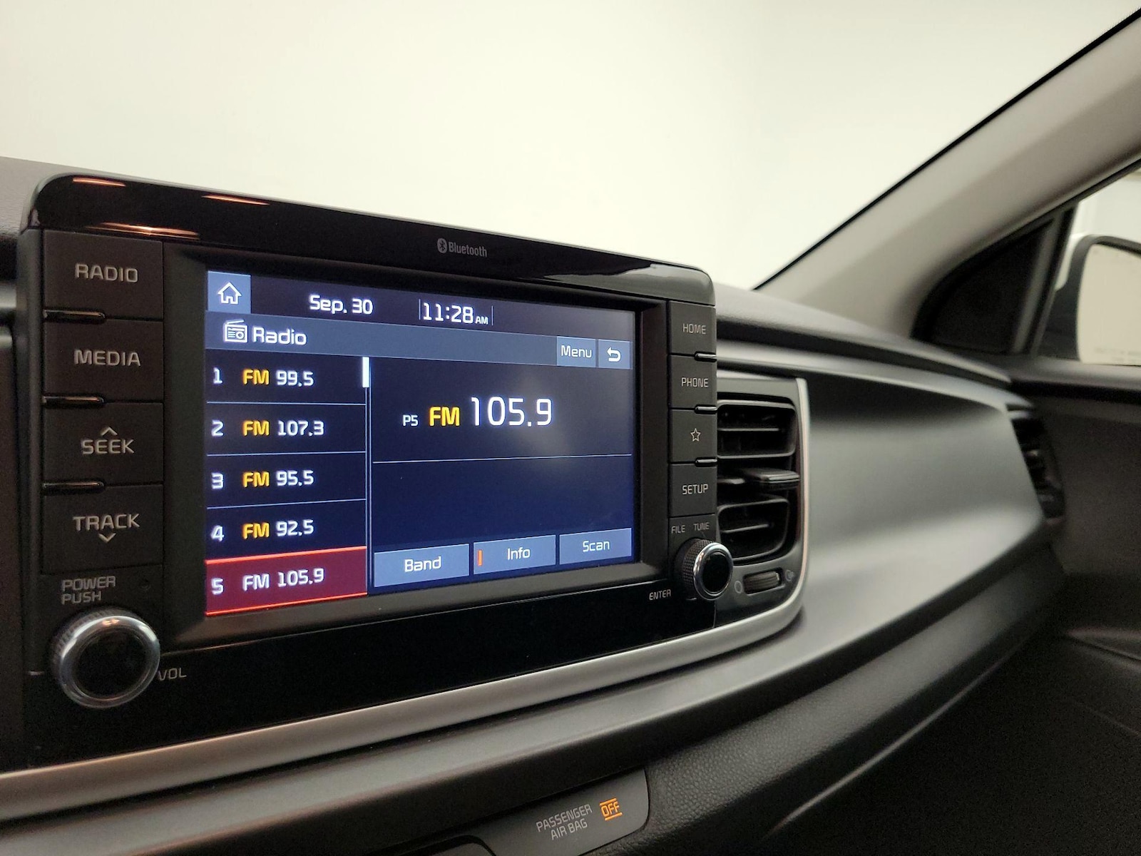 2019 Kia Rio 5-Door S - Photo 16