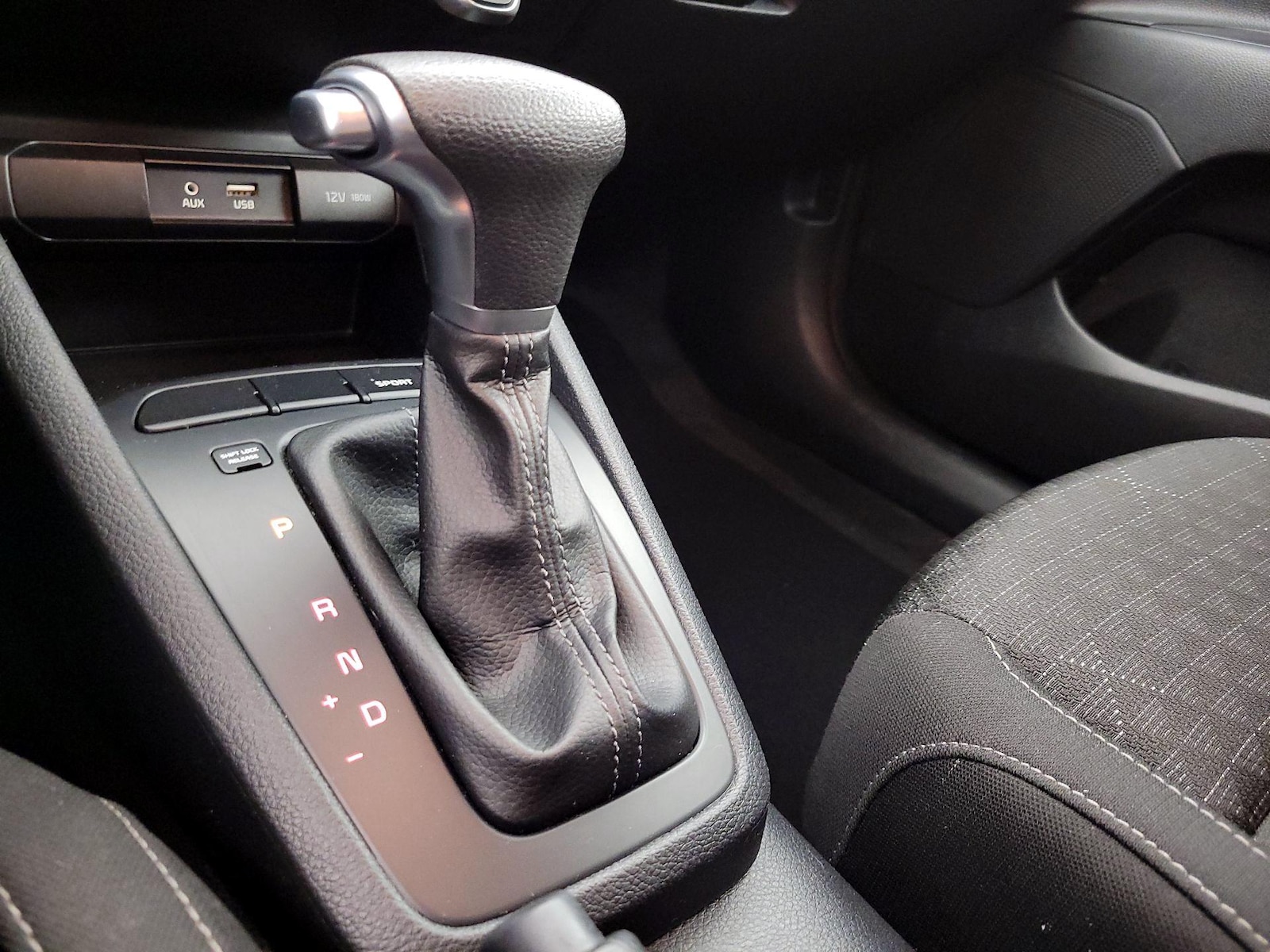 2019 Kia Rio 5-Door S - Photo 18