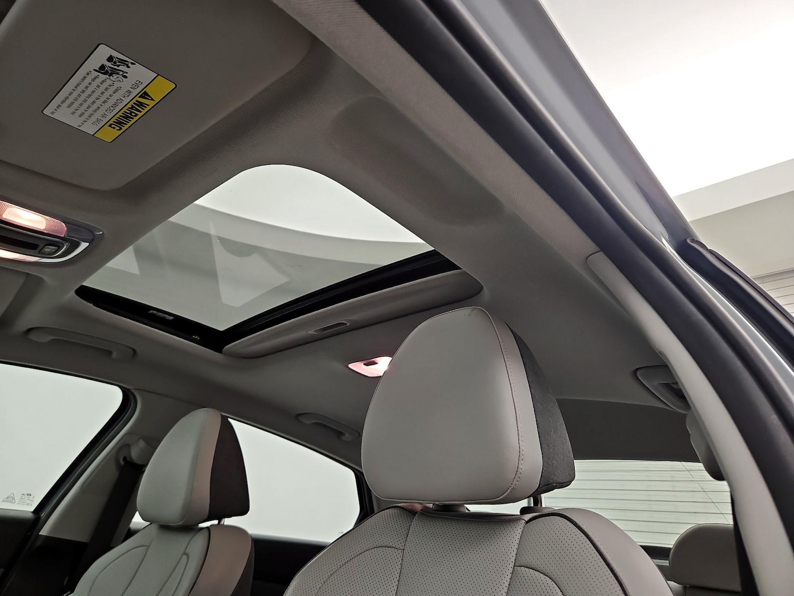 Sunroof(s) & Overhead Airbags