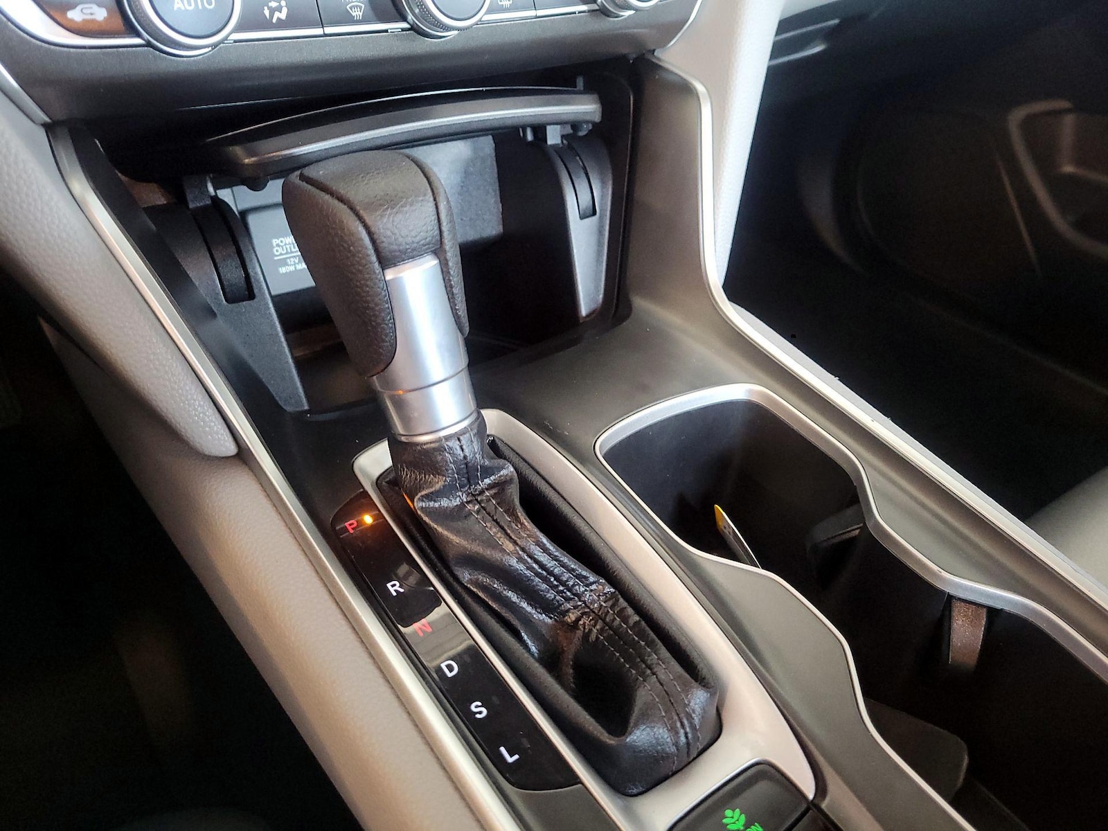 2018 Honda Accord LX - Photo 18