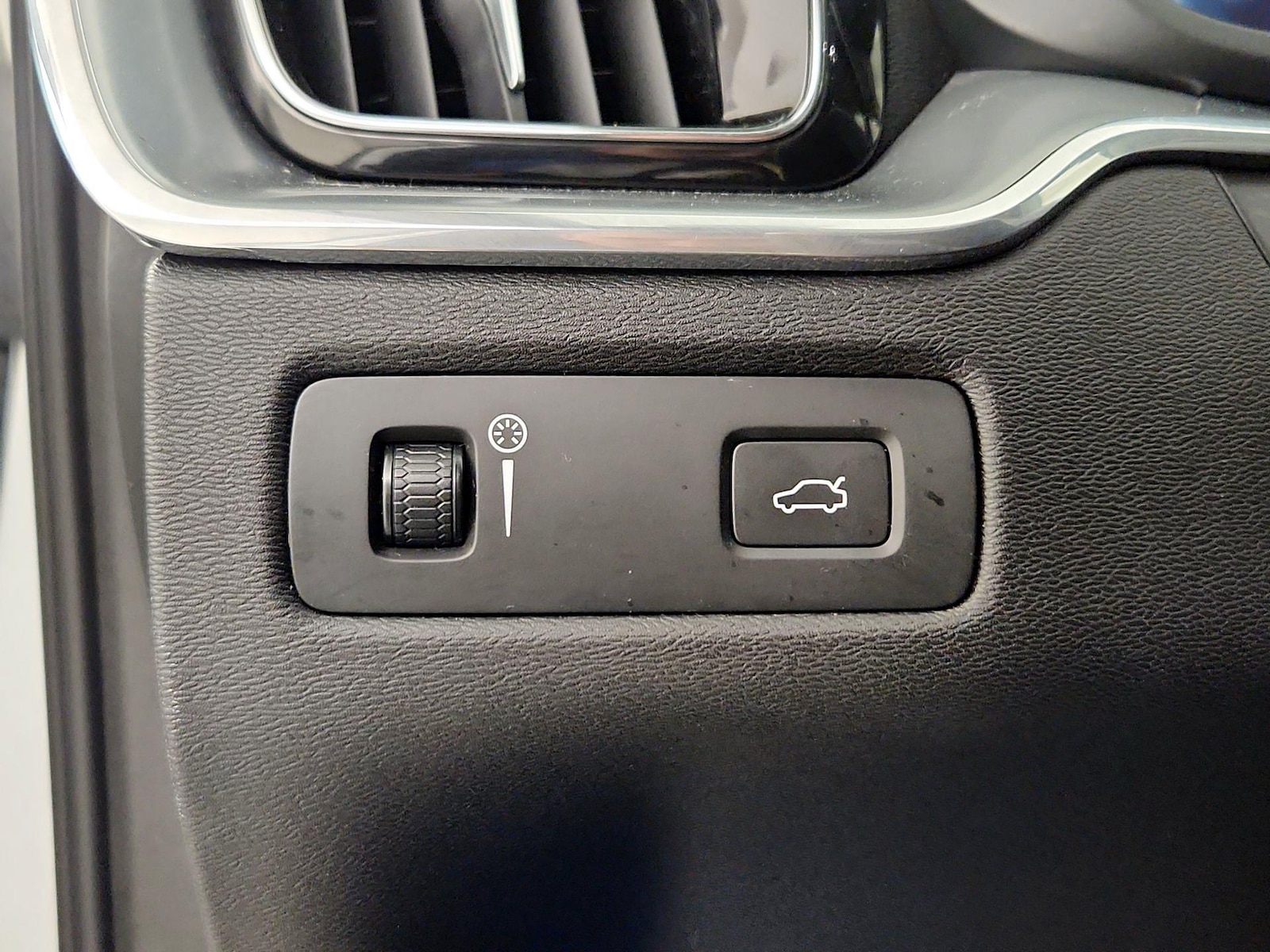 2018 Volvo XC60 Momentum - Photo 14