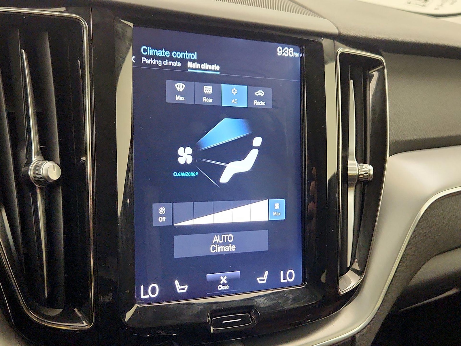 2018 Volvo XC60 Momentum - Photo 18
